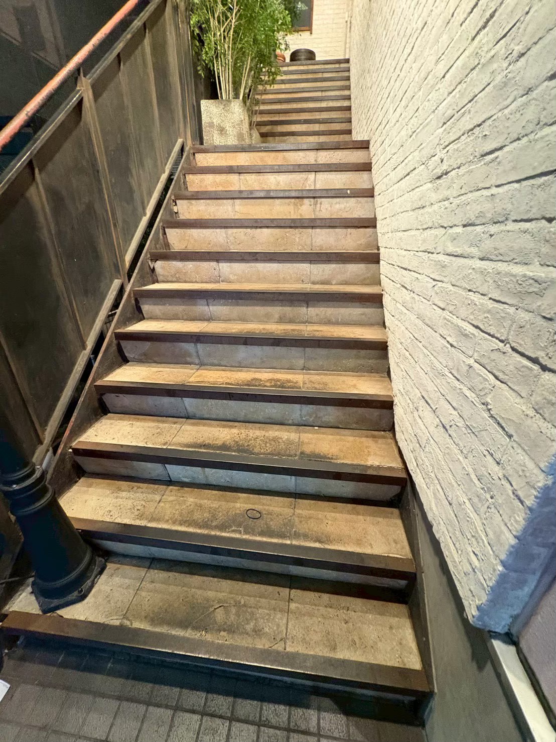 施工前の屋外階段